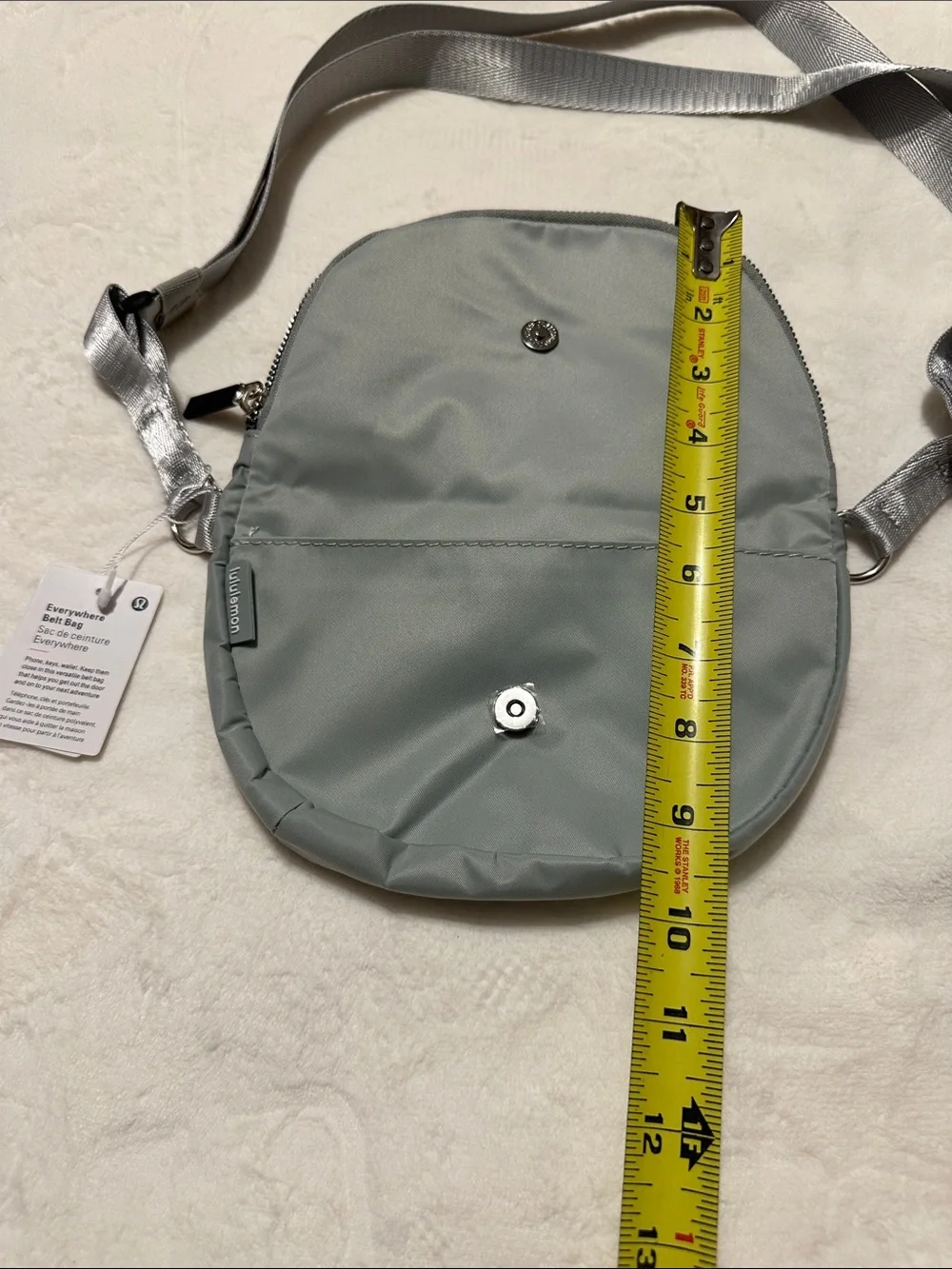 lululemon athletica silver-gray crossbody bag